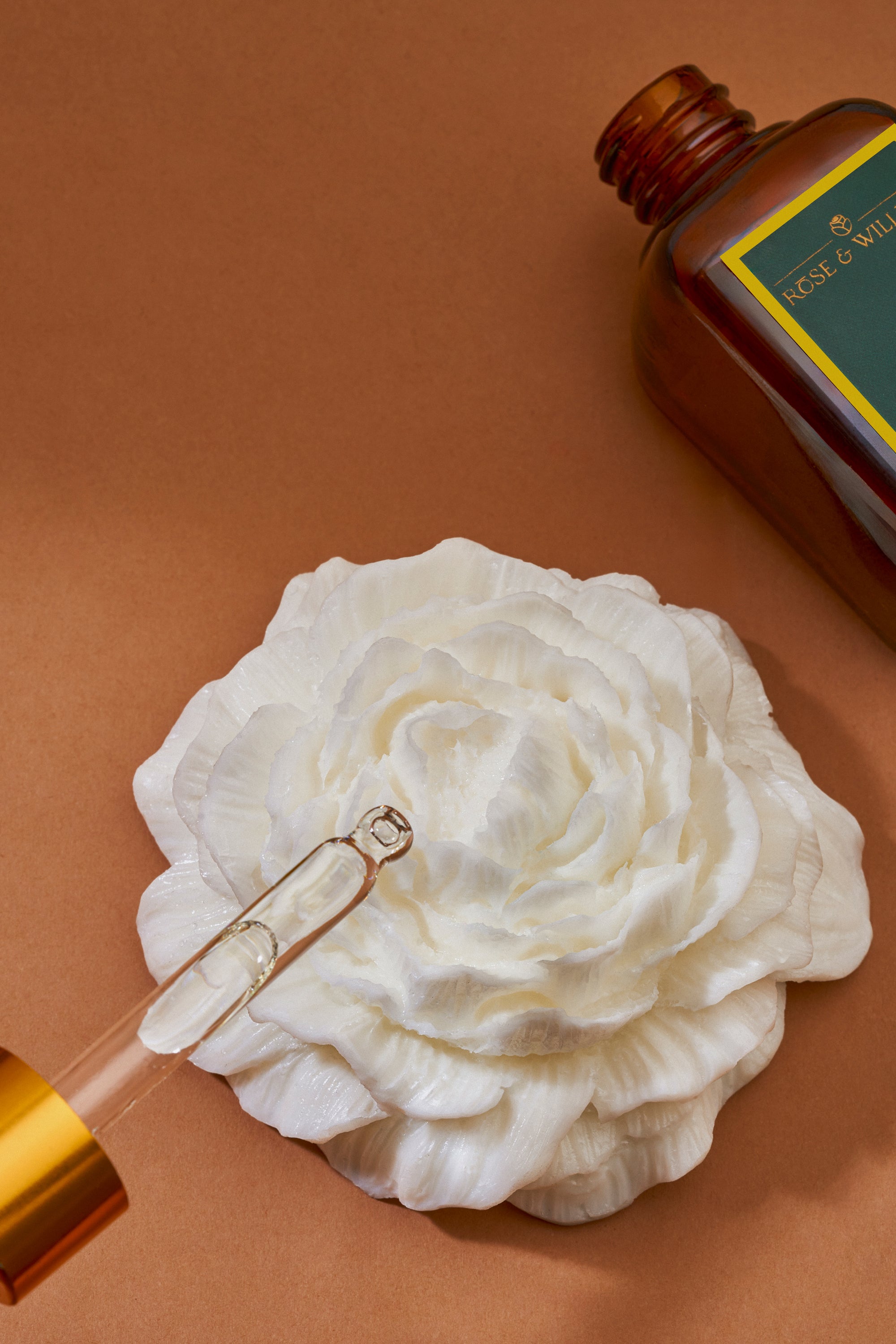 Vetiver Essential Oil with a Ceramic Flower Diffuser